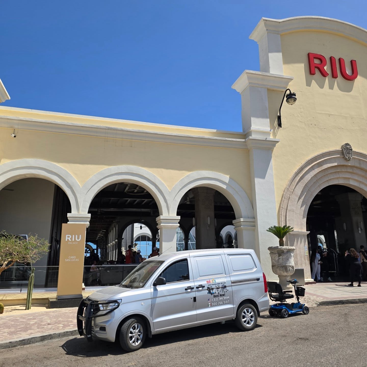 MexicoMobility®️ 
We rent scooters, wheelchairs, powerchair & oxygen equipment to all hotels & villas in major Mexico Beach destinations. ♿🛄 #cabo #cancun #puertovallarta #mazatlan #playadelcarmen #merida #cozumel #mexicoaccesible #mexicomobility #forhandicappedtravelers#electricscooters#mobilityscooters  #wheelchairaccessiblehotels #wheelchairaccessible #wheelchairs #travelwithwheelchair #travelingwithdisabilities #travelwithwheels #disabledtraveler